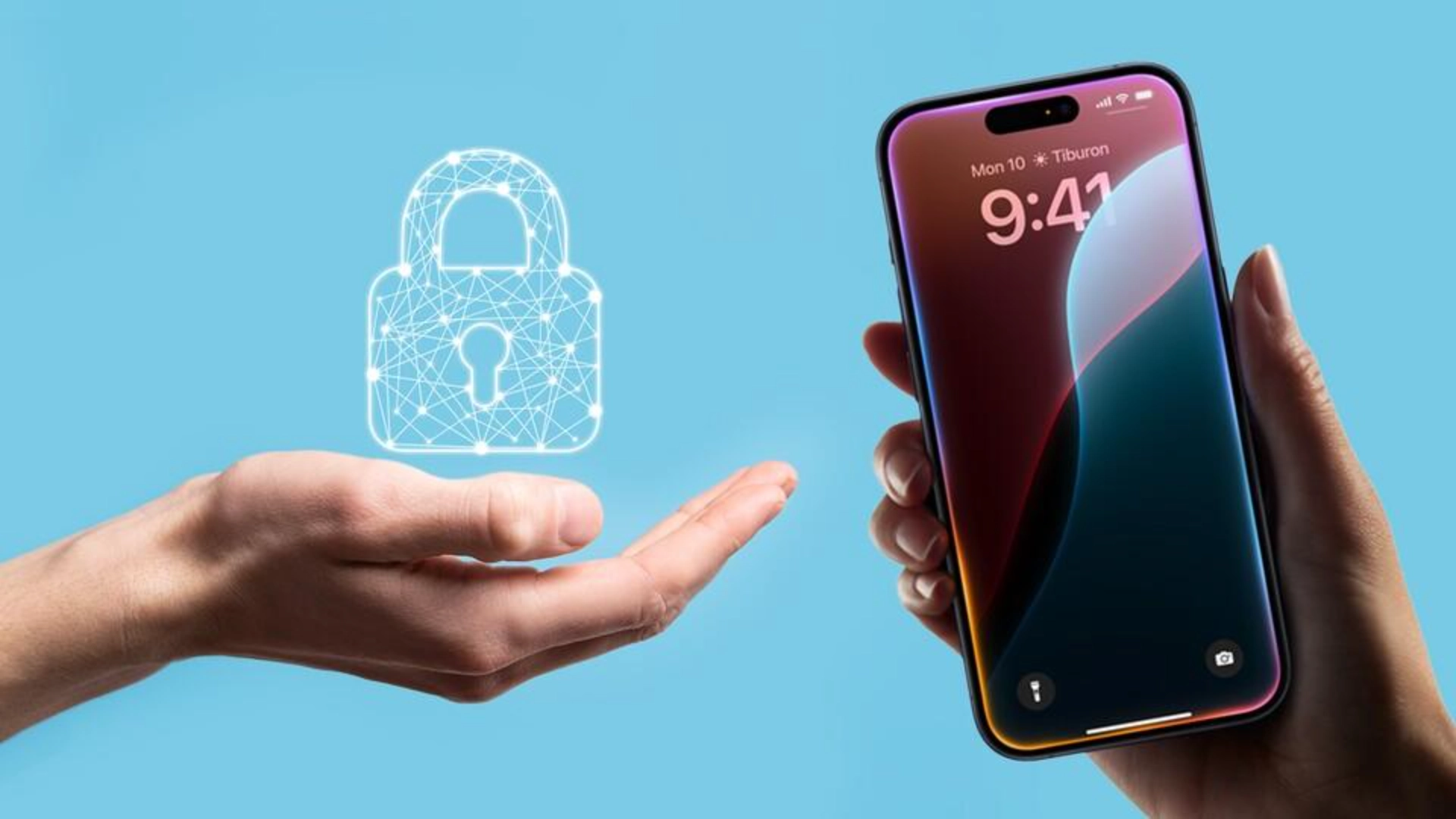 کاربر در حال استفاده از آیفون برای ورود به اپل آیدی و بررسی امنیت اپل آیدی کارتی و شخصی